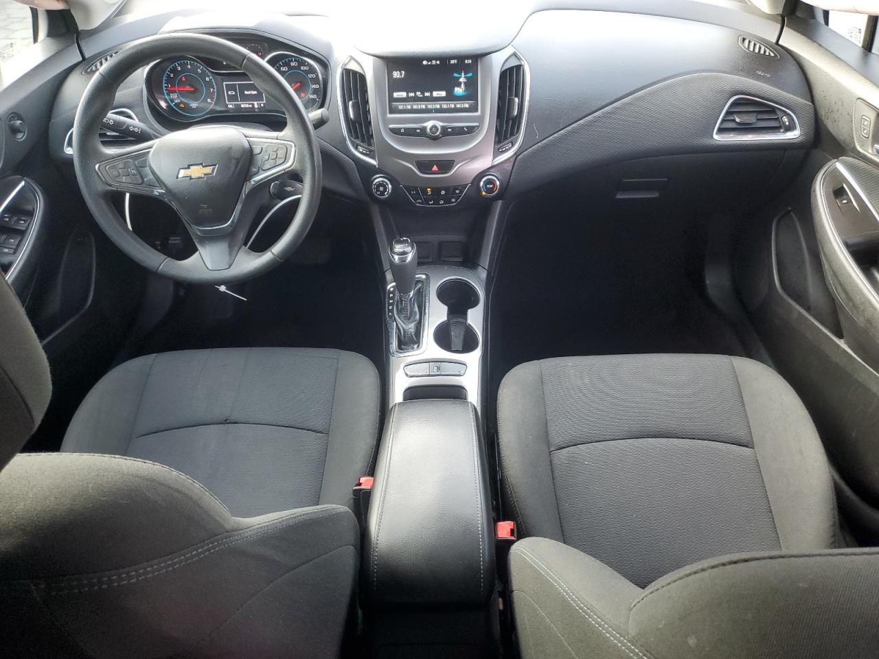 2018 Chevrolet Cruze - Image 8