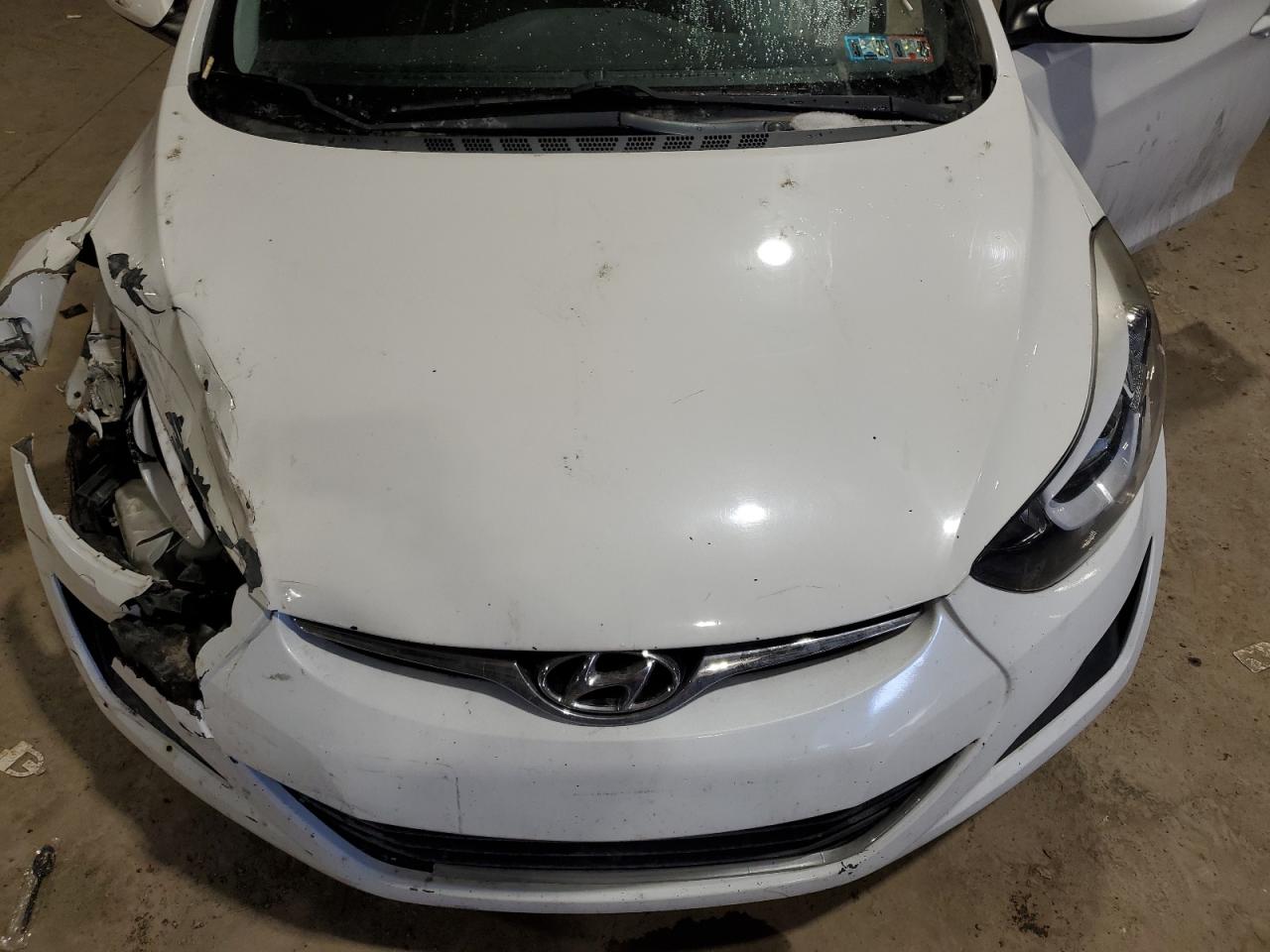 2016 Hyundai Elantra - Image 11