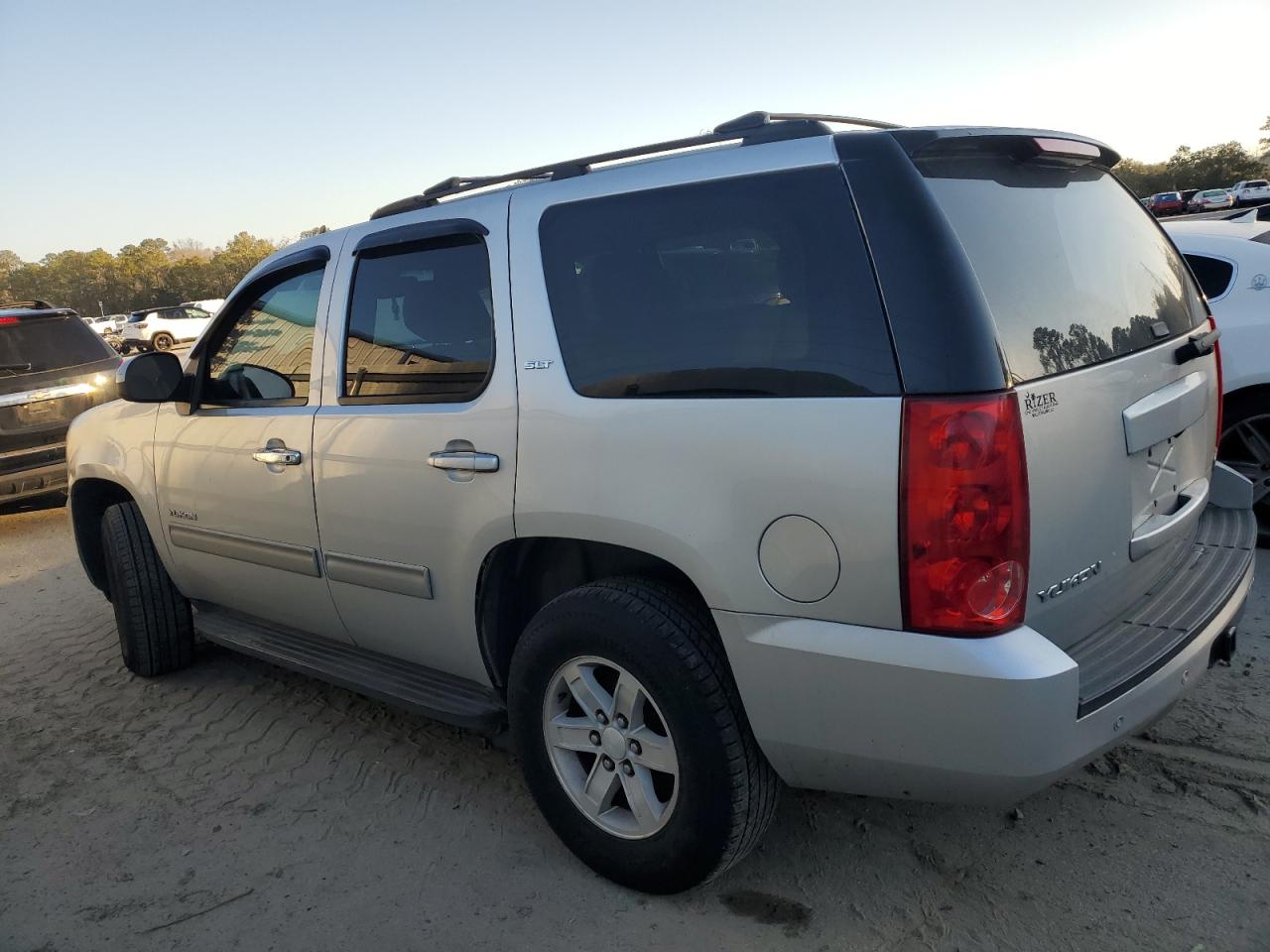 2014 GMC Yukon - Image 2