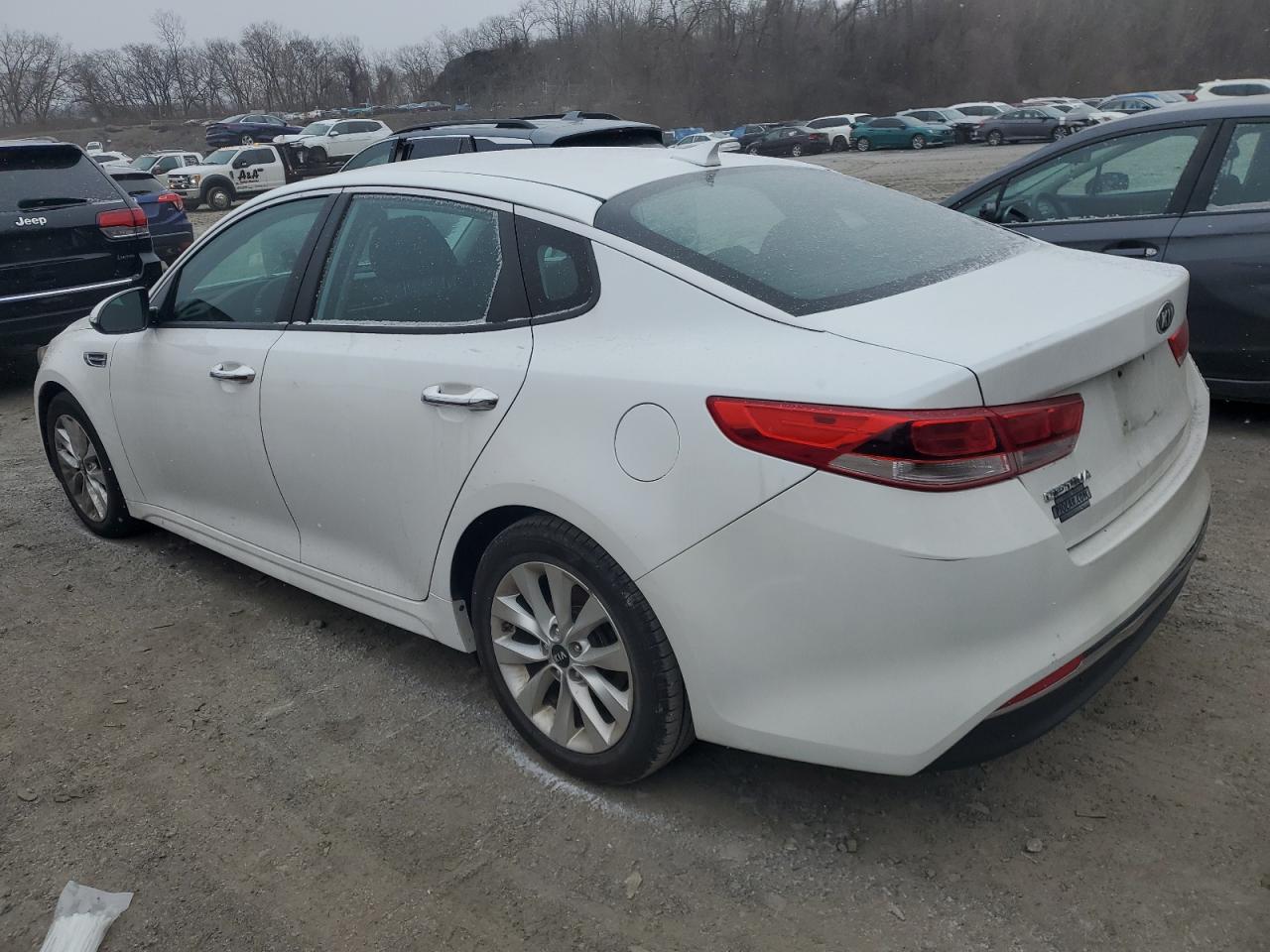 VIN 5XXGT4L31GG083062 2016 KIA OPTIMA no.2