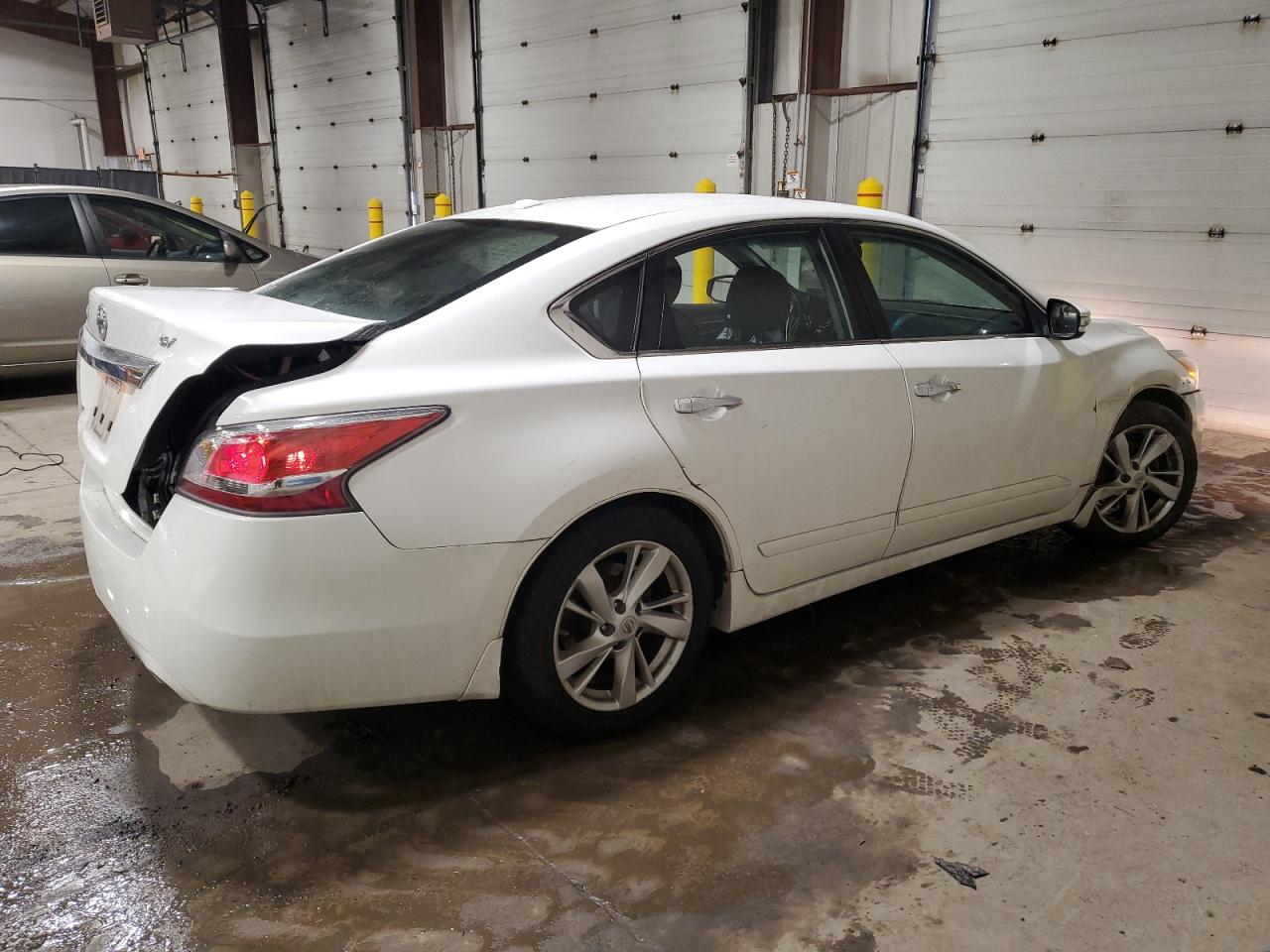 2015 Nissan Altima - Image 3