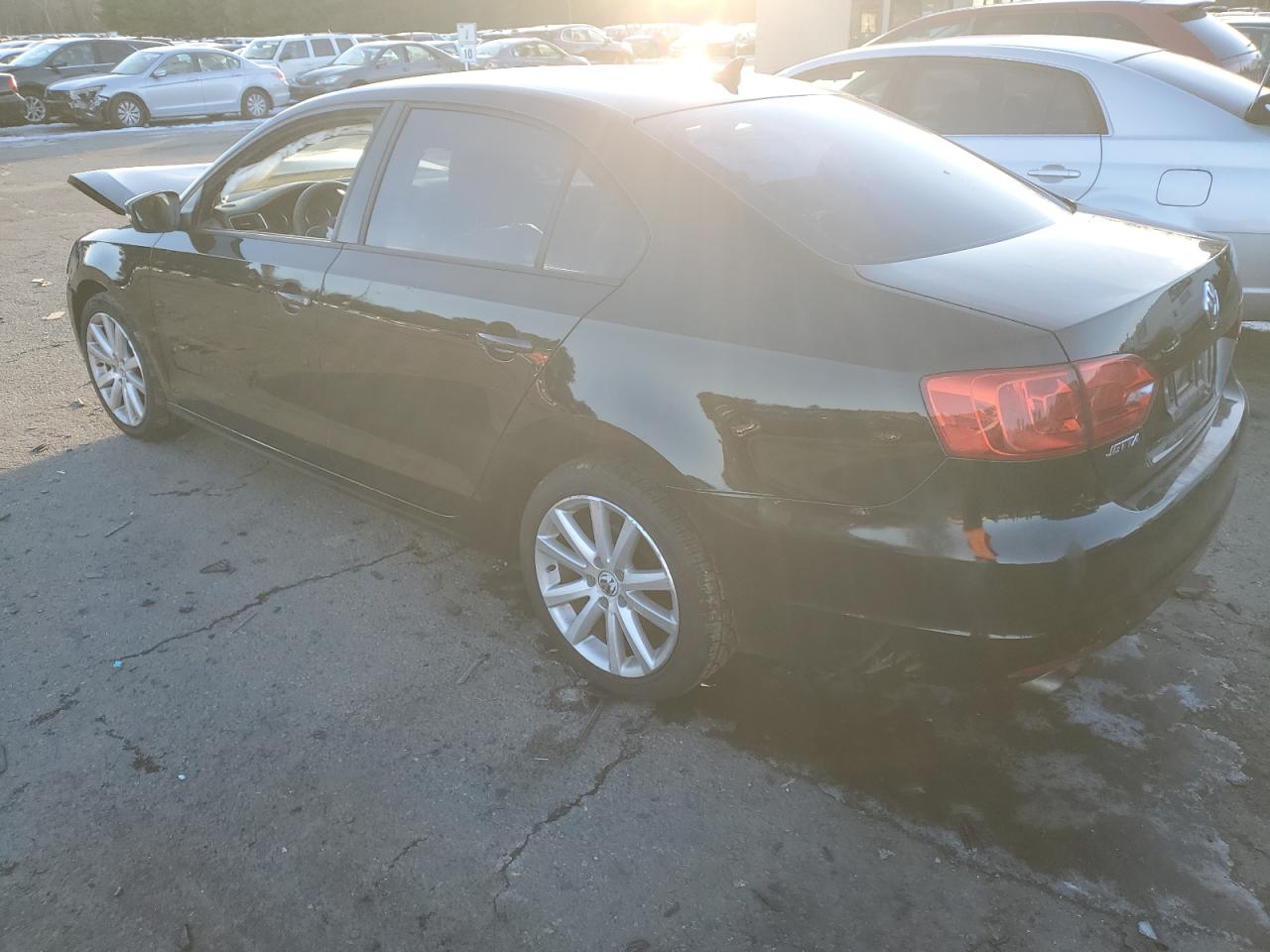 2014 Volkswagen Jetta - Image 2