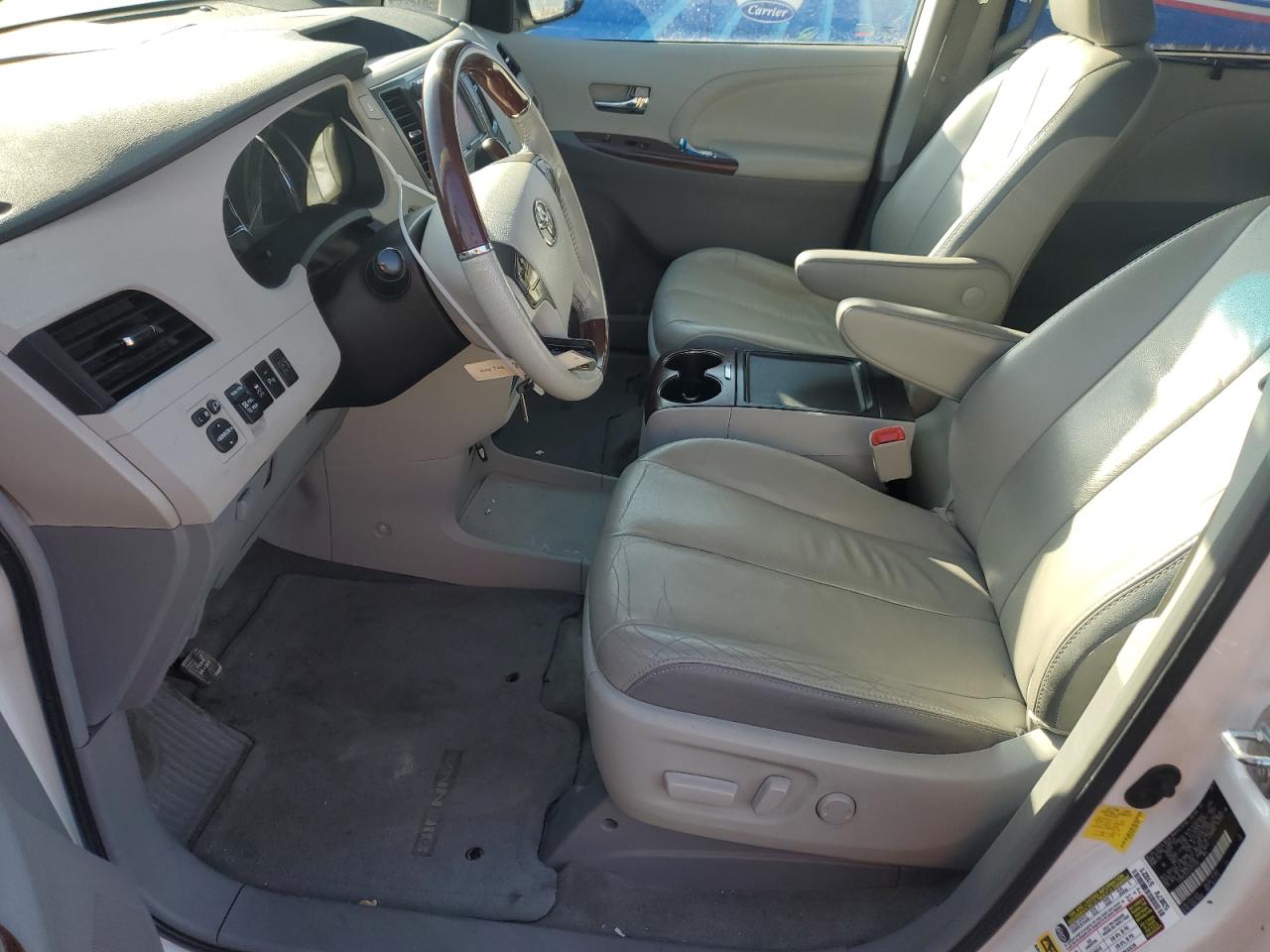 2012 Toyota Sienna - Image 7