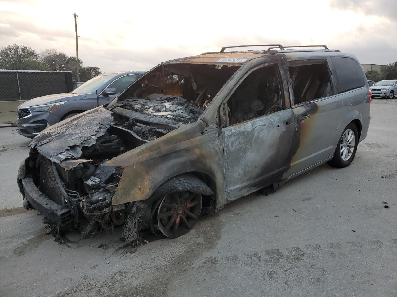 2020 Dodge Grand Caravan Sxt na sprzedaż w Orlando, FL - Burn - Engine