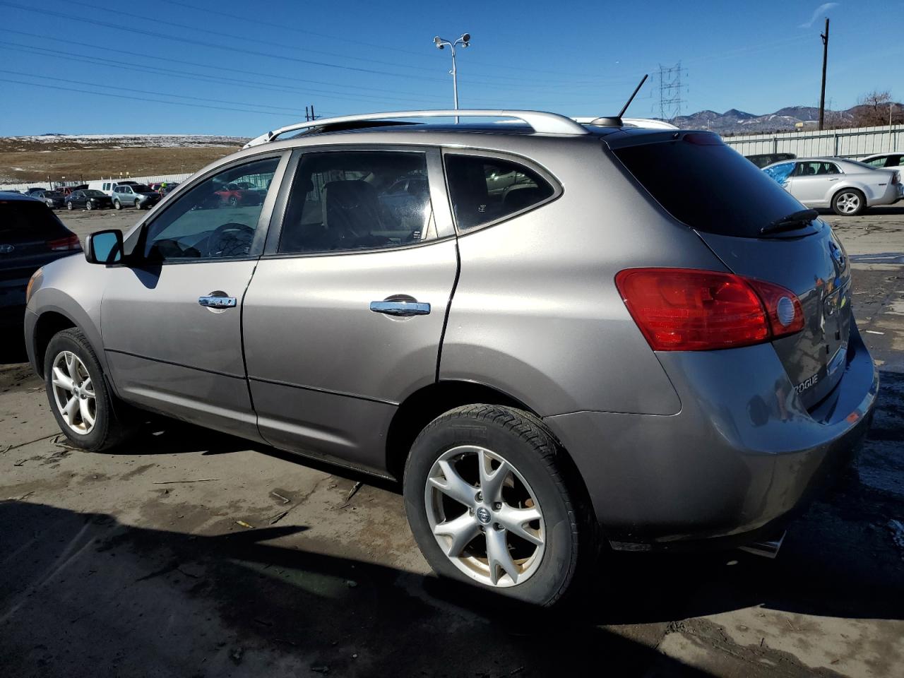 2010 Nissan Rogue - Image 2
