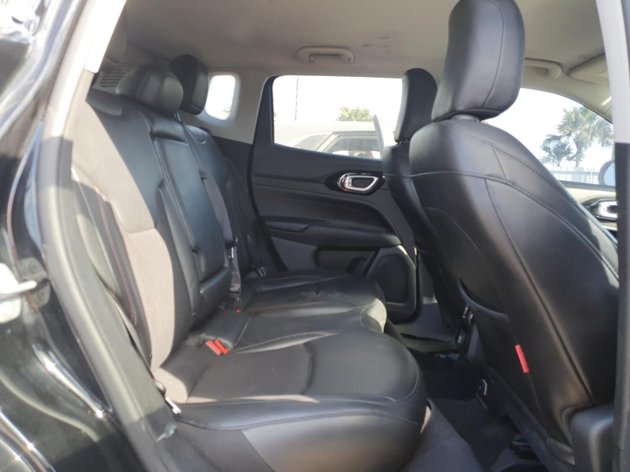 2022 Jeep Compass - Image 11