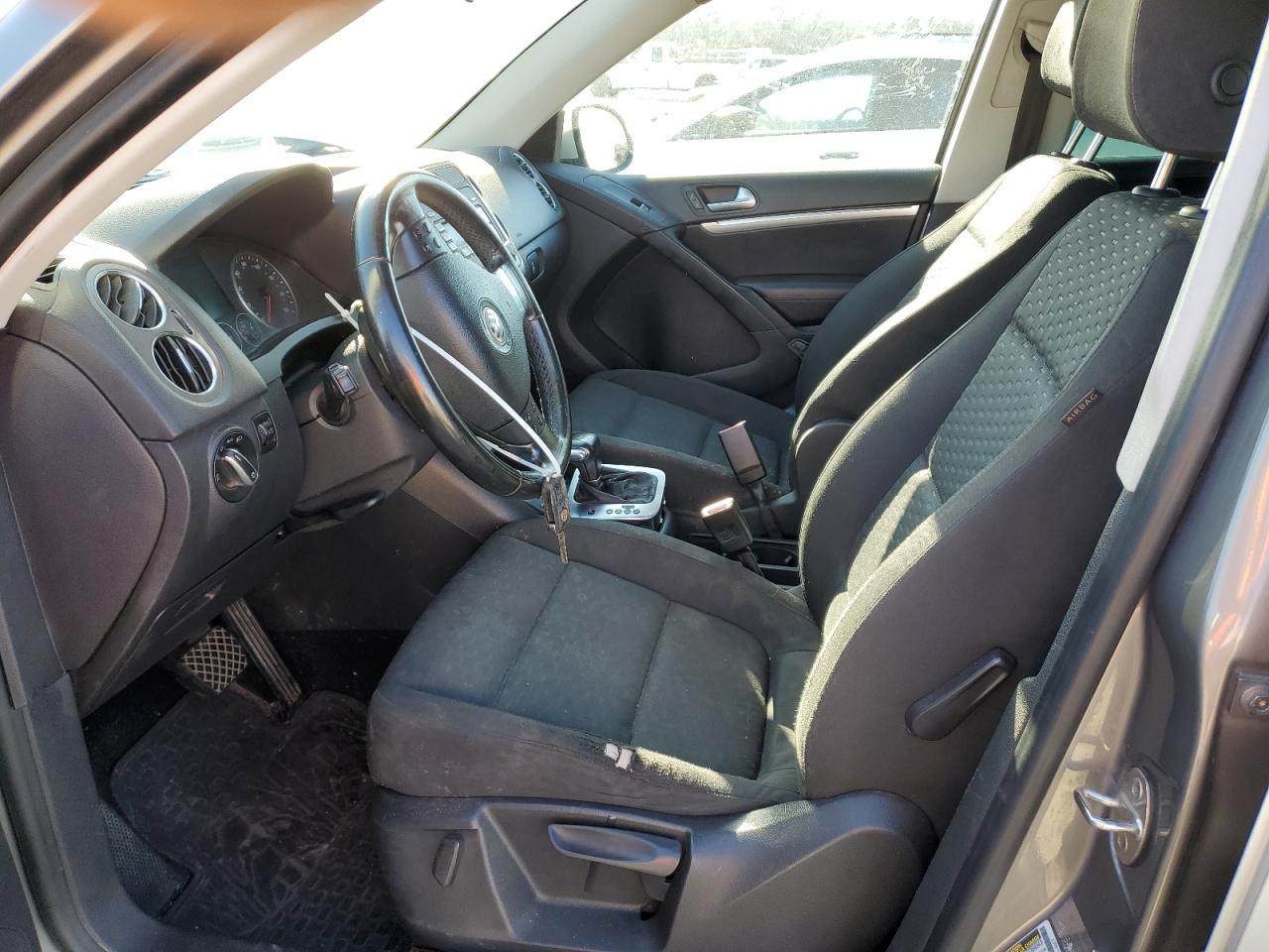 2009 Volkswagen Tiguan - Image 7