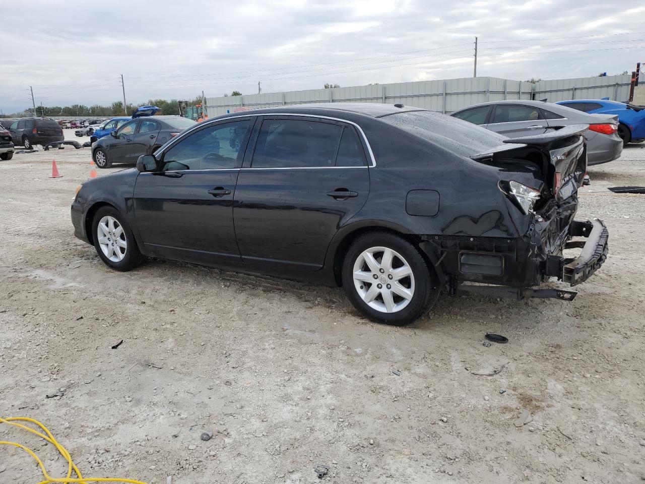 2009 Toyota Avalon - Image 2