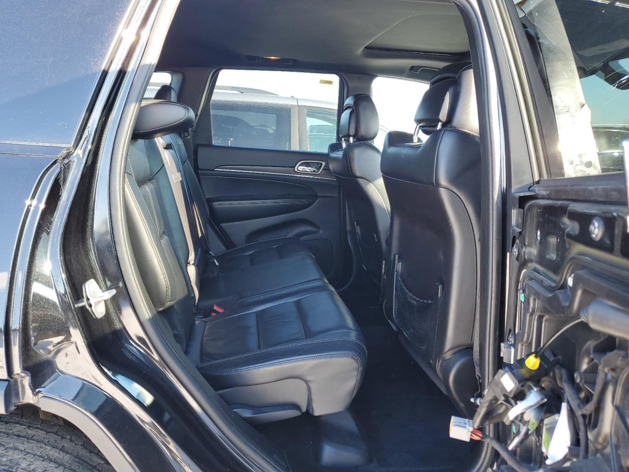 2015 Jeep Grand Cherokee - Image 10