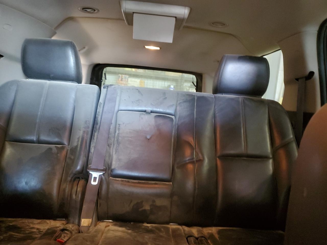 2014 Chevrolet Suburban - Image 10