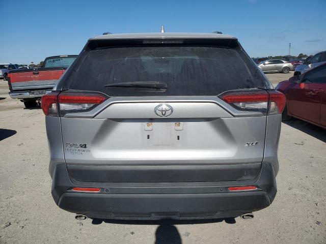  TOYOTA RAV4 2019 Srebrny