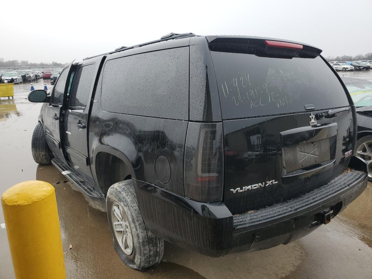 2013 GMC Yukon - Image 2