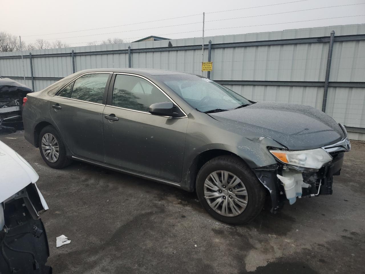 2014 Toyota Camry - Image 4