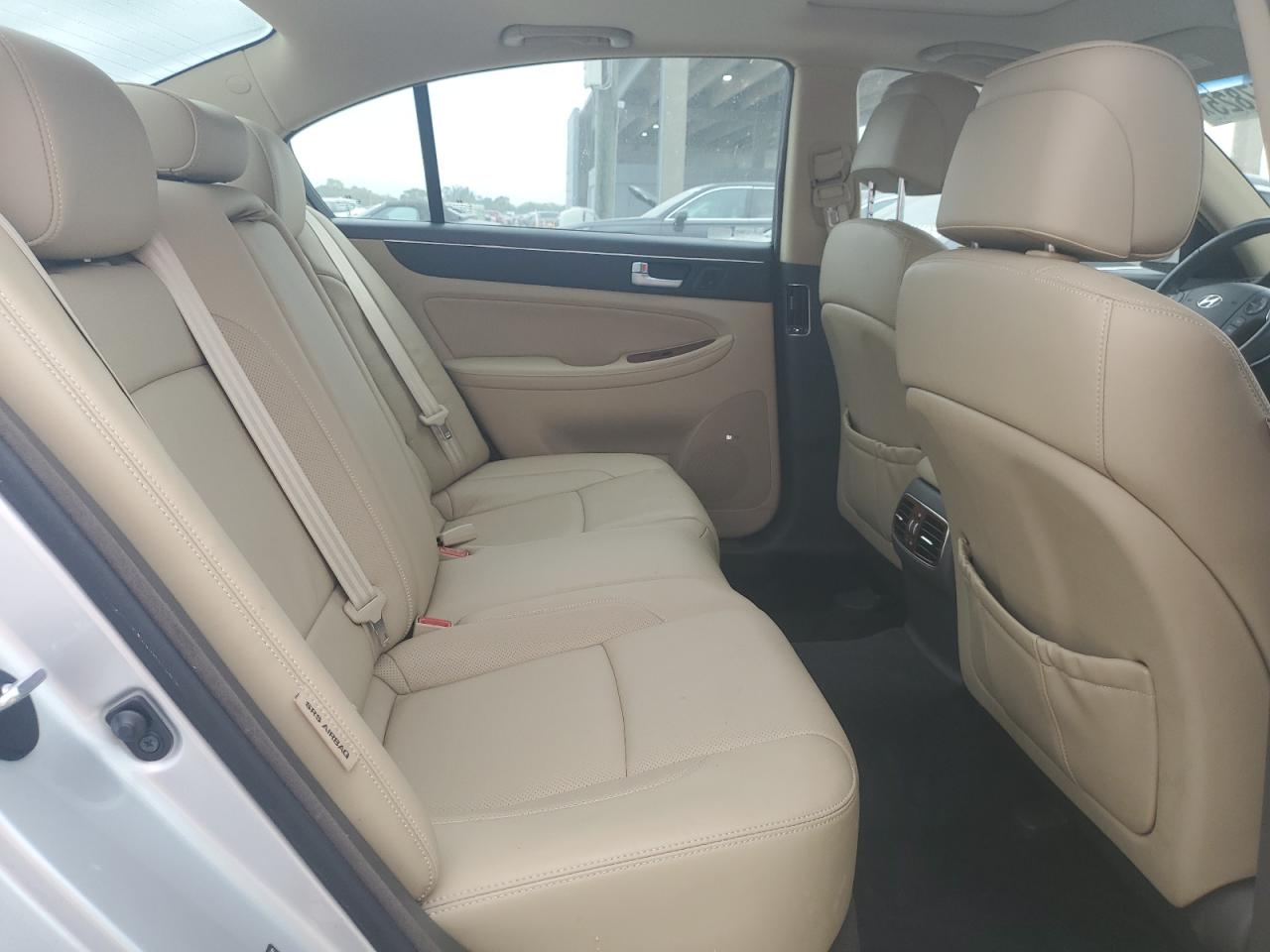 2014 Hyundai Genesis - Image 10