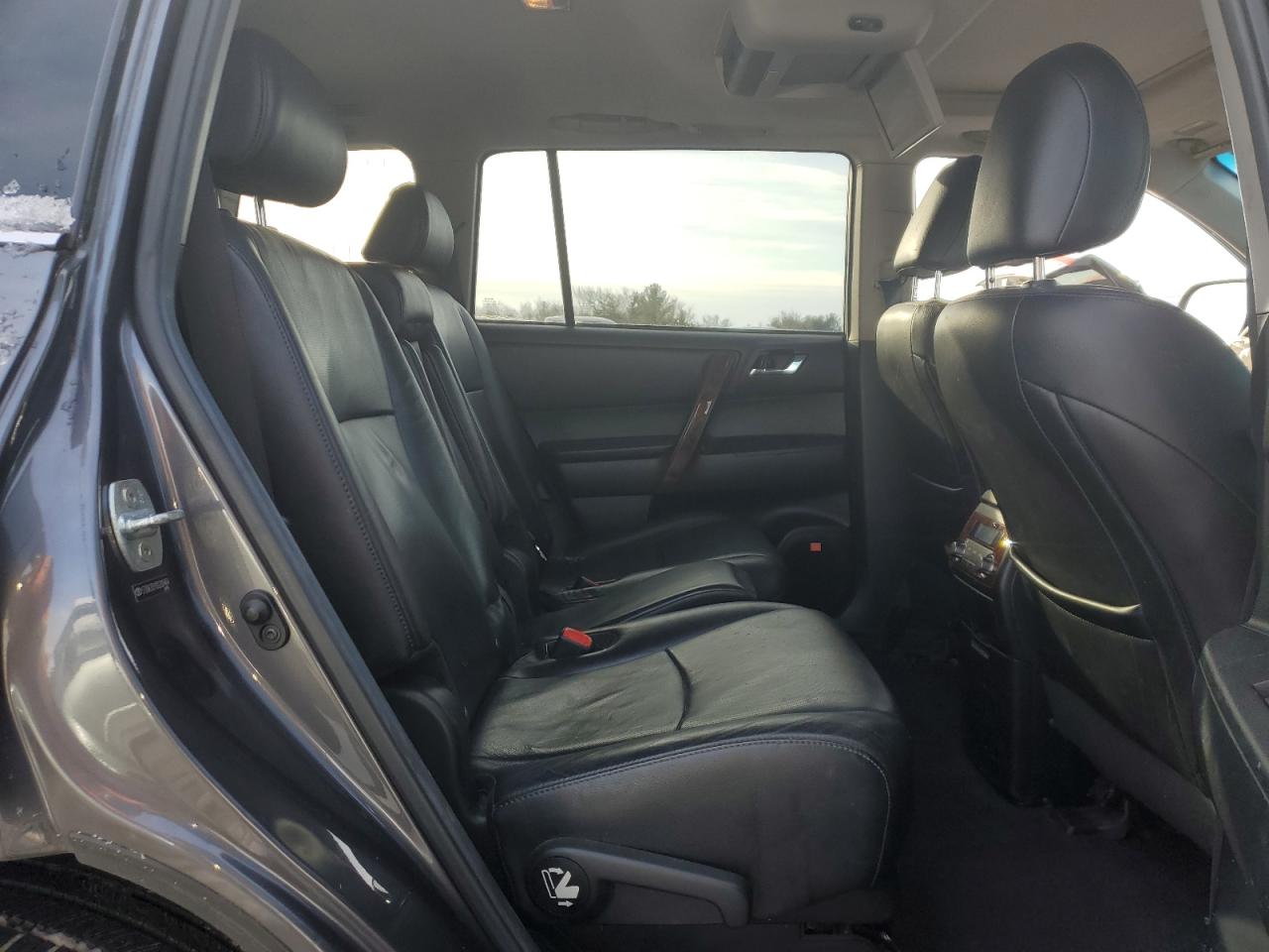 2013 Toyota Highlander - Image 11