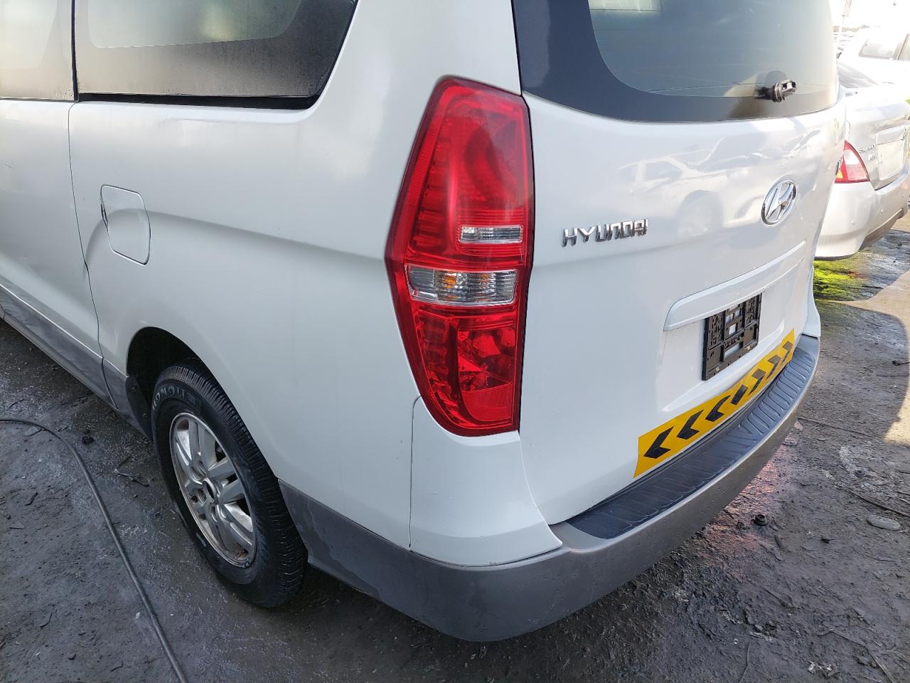 KMJWA37R5GU774027 - 2016 Hyundai H1 - #42477905