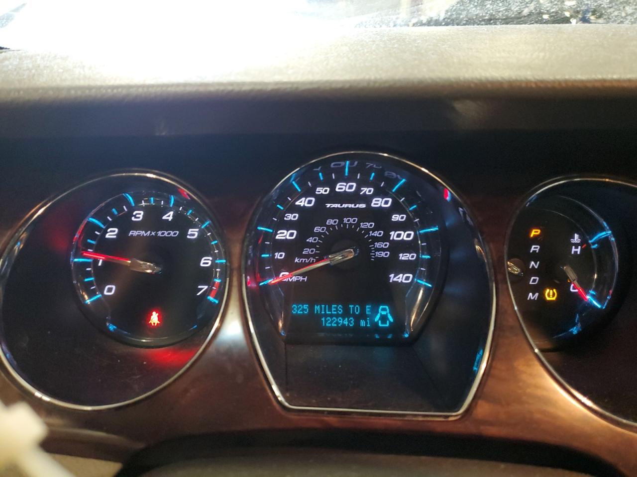 2010 Ford Taurus - Image 9