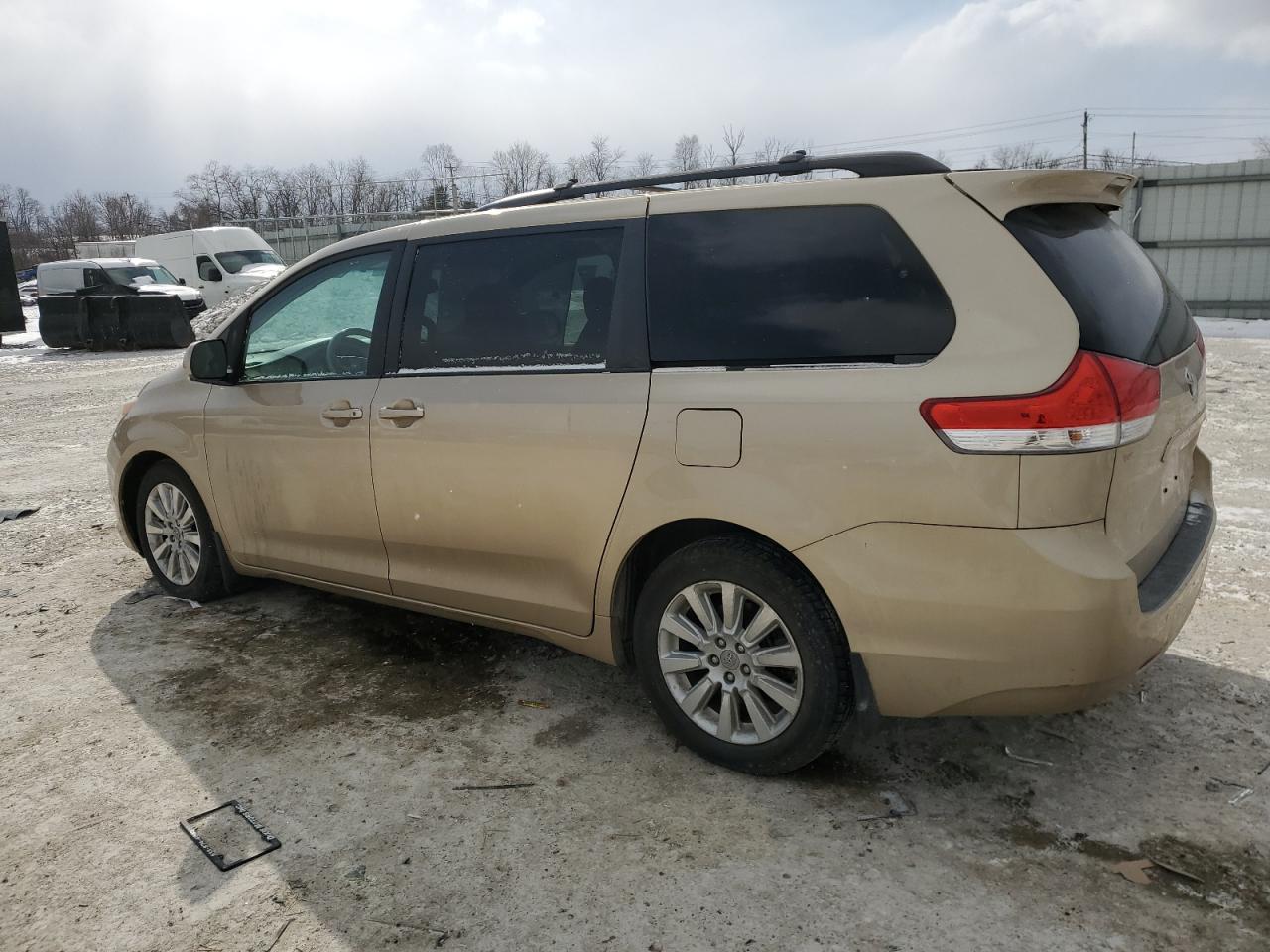 2011 Toyota Sienna - Image 2