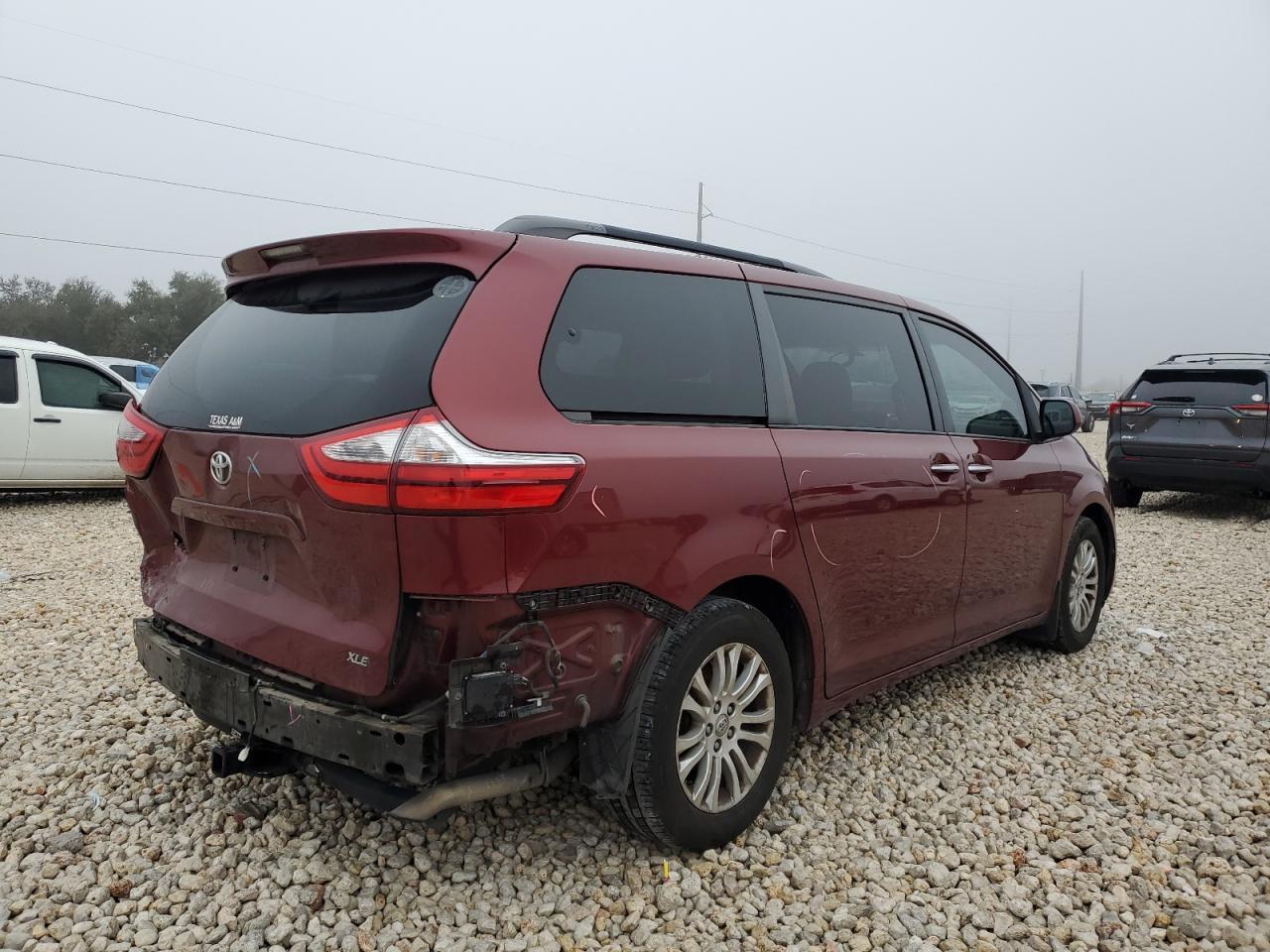 2017 Toyota Sienna - Image 3