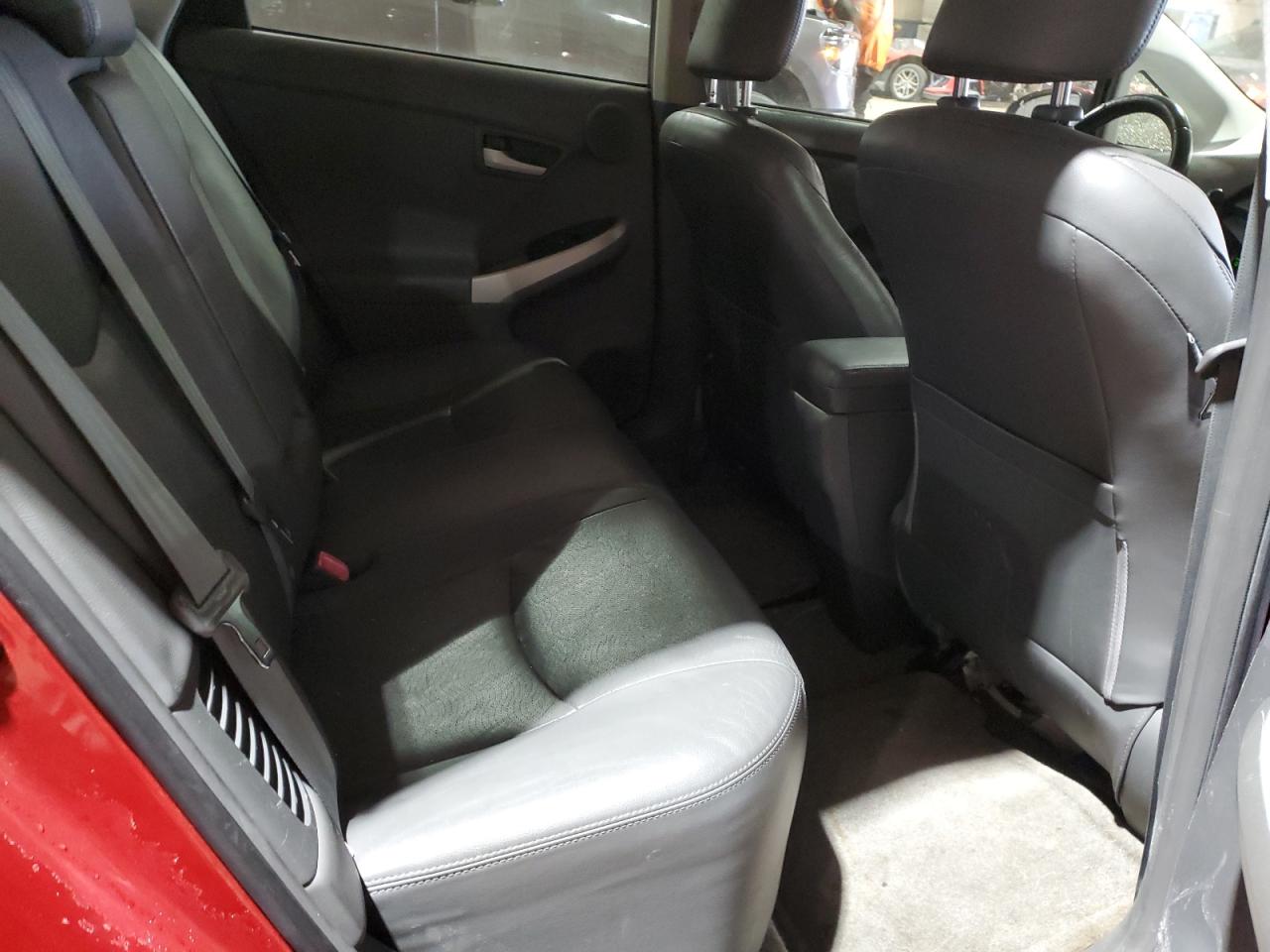 2010 Toyota Prius - Image 12