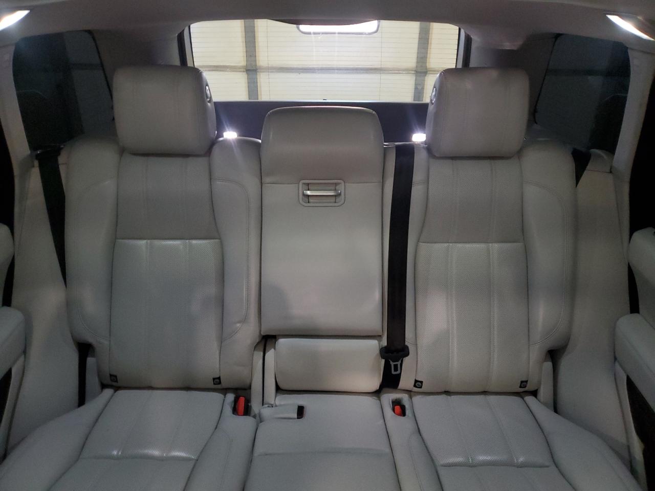 2016 Land Rover Range Rover - Image 10