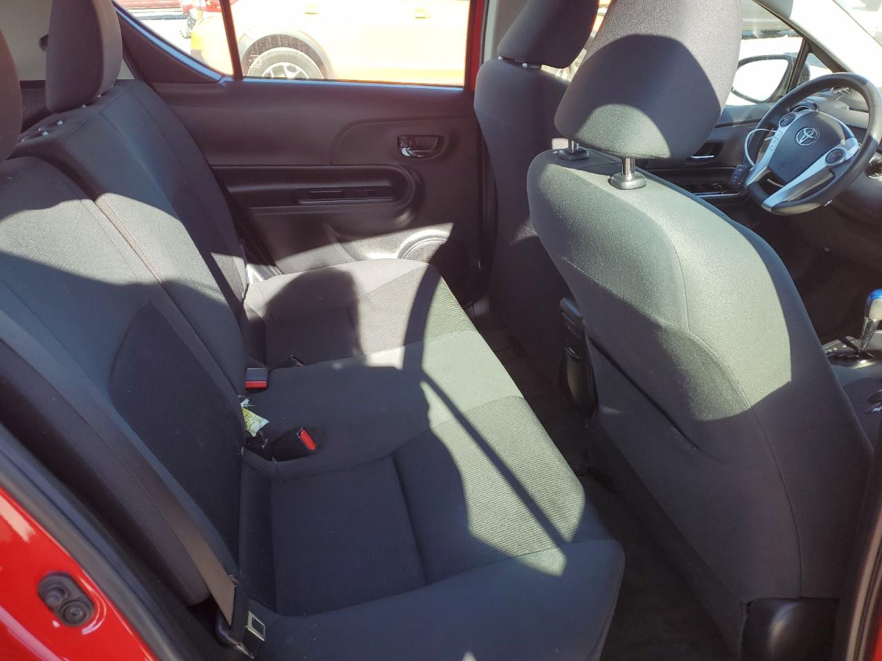 2015 Toyota Prius - Image 10