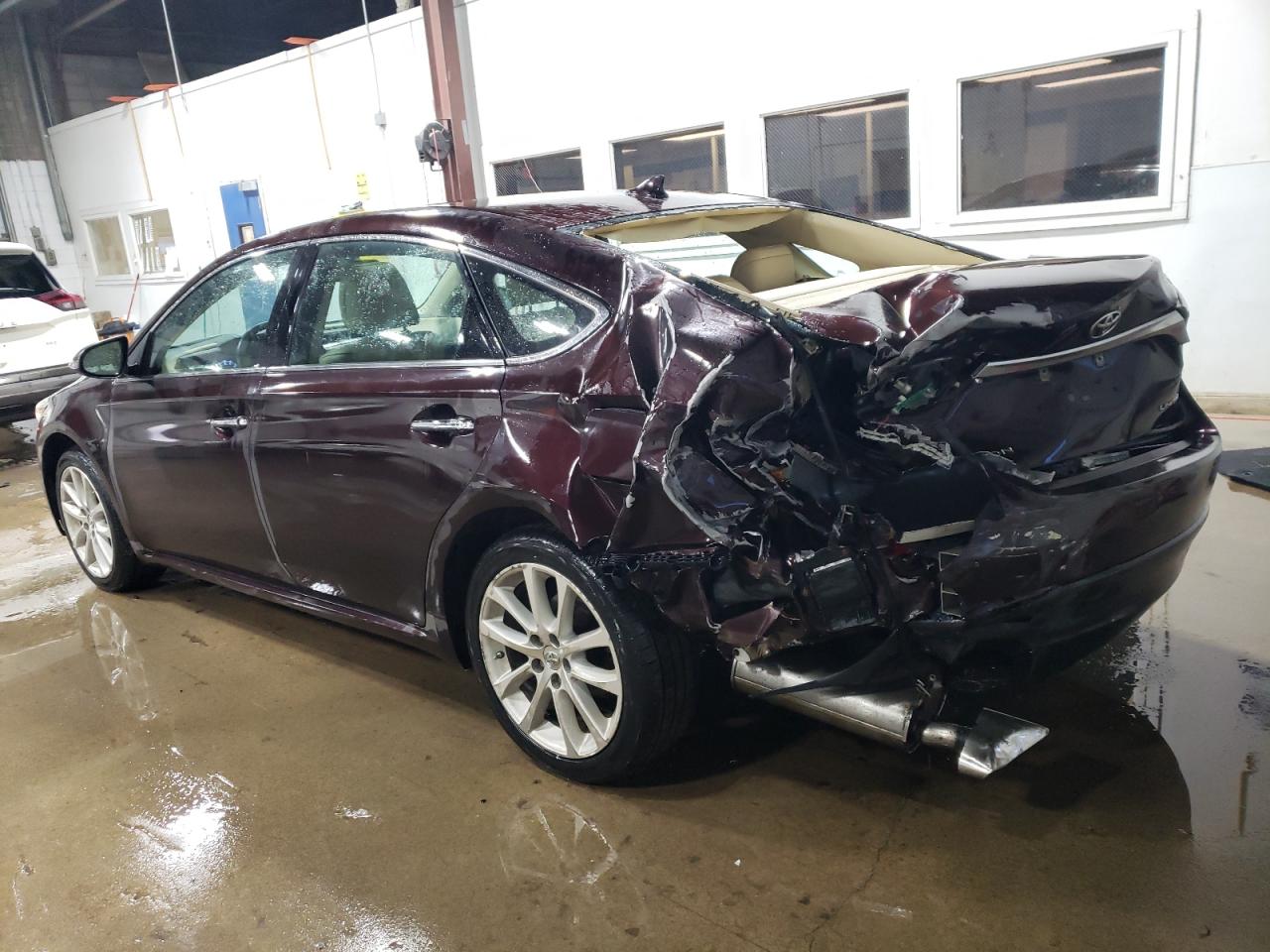 2013 Toyota Avalon - Image 2