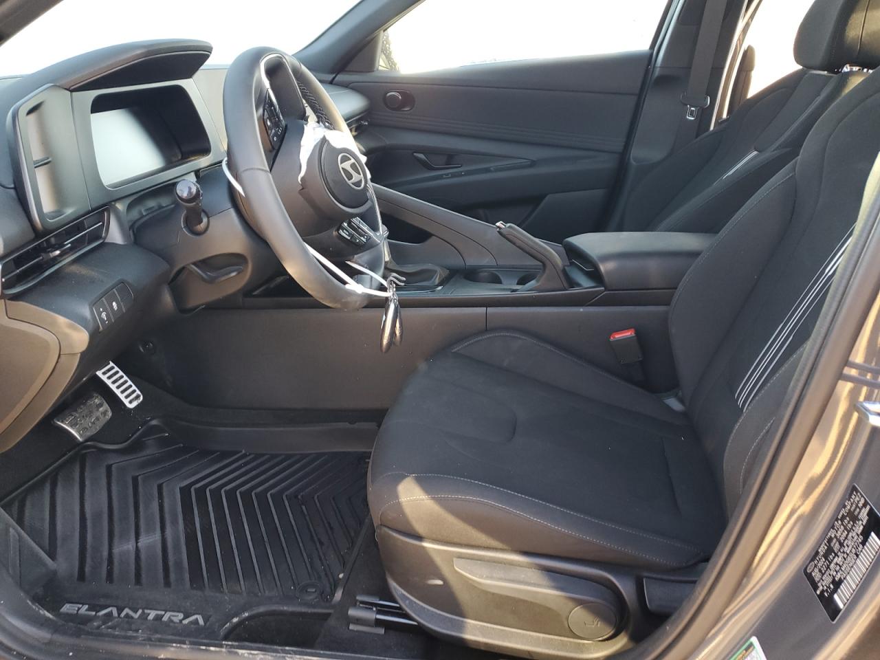 2025 Hyundai Elantra - Image 7