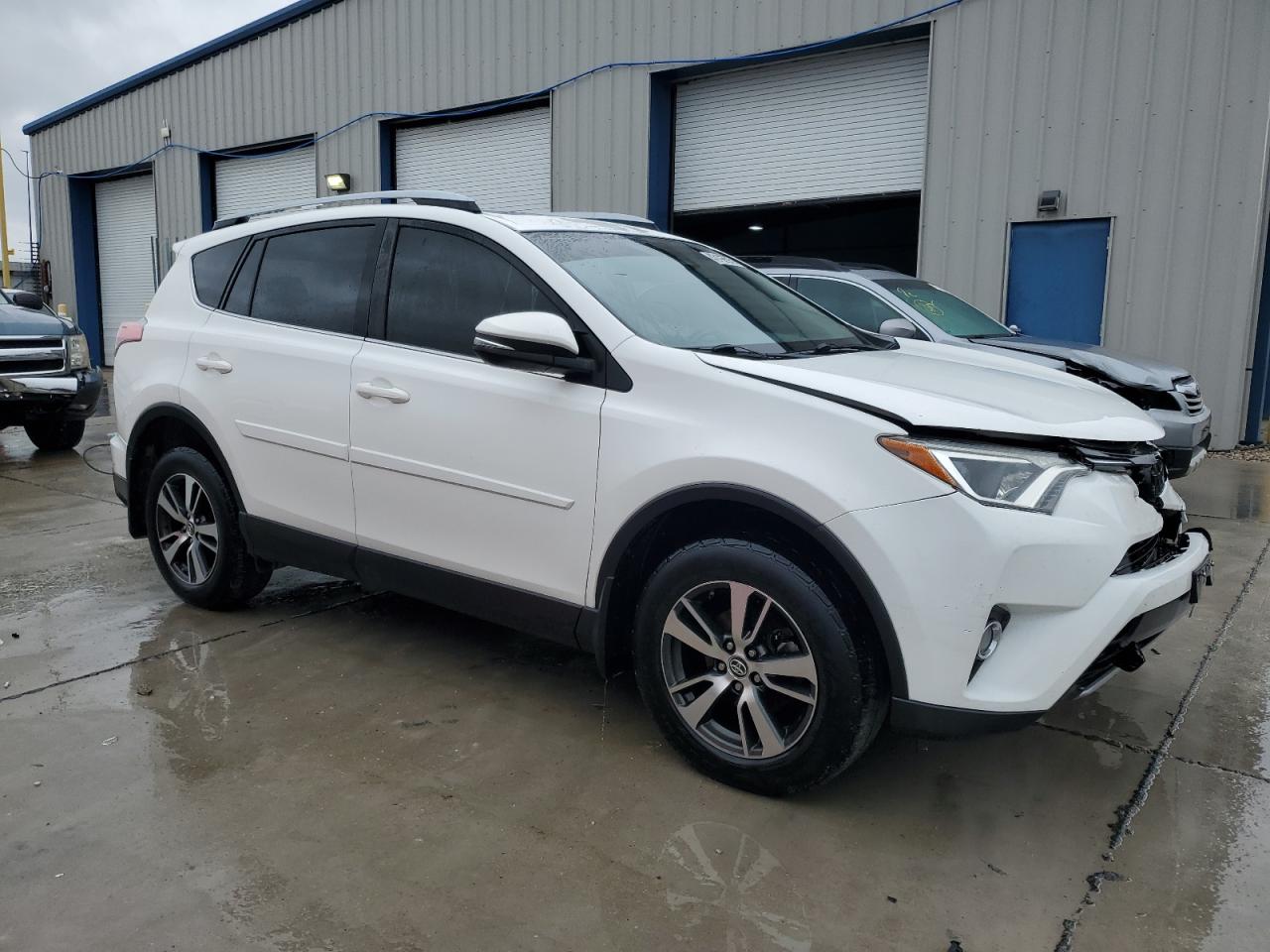 2017 Toyota RAV 4 - Image 4