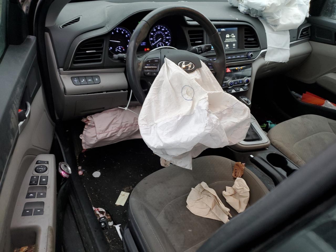 2019 Hyundai Elantra - Image 8