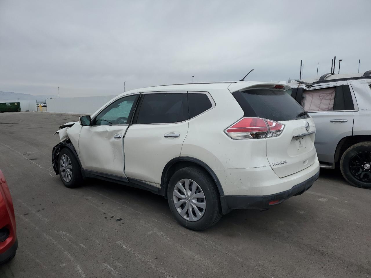 2015 Nissan Rogue - Image 2