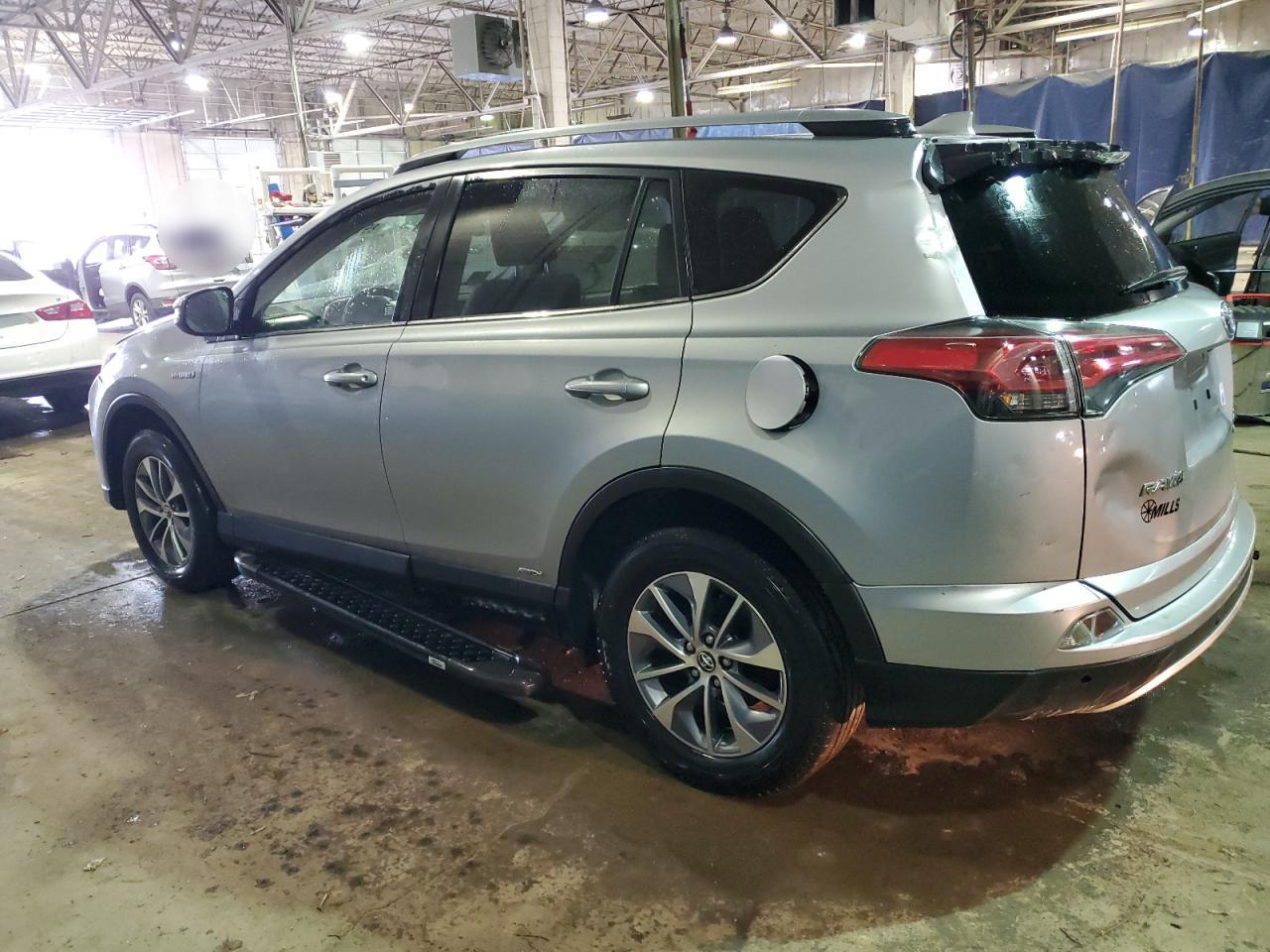 2018 Toyota RAV 4 - Image 2