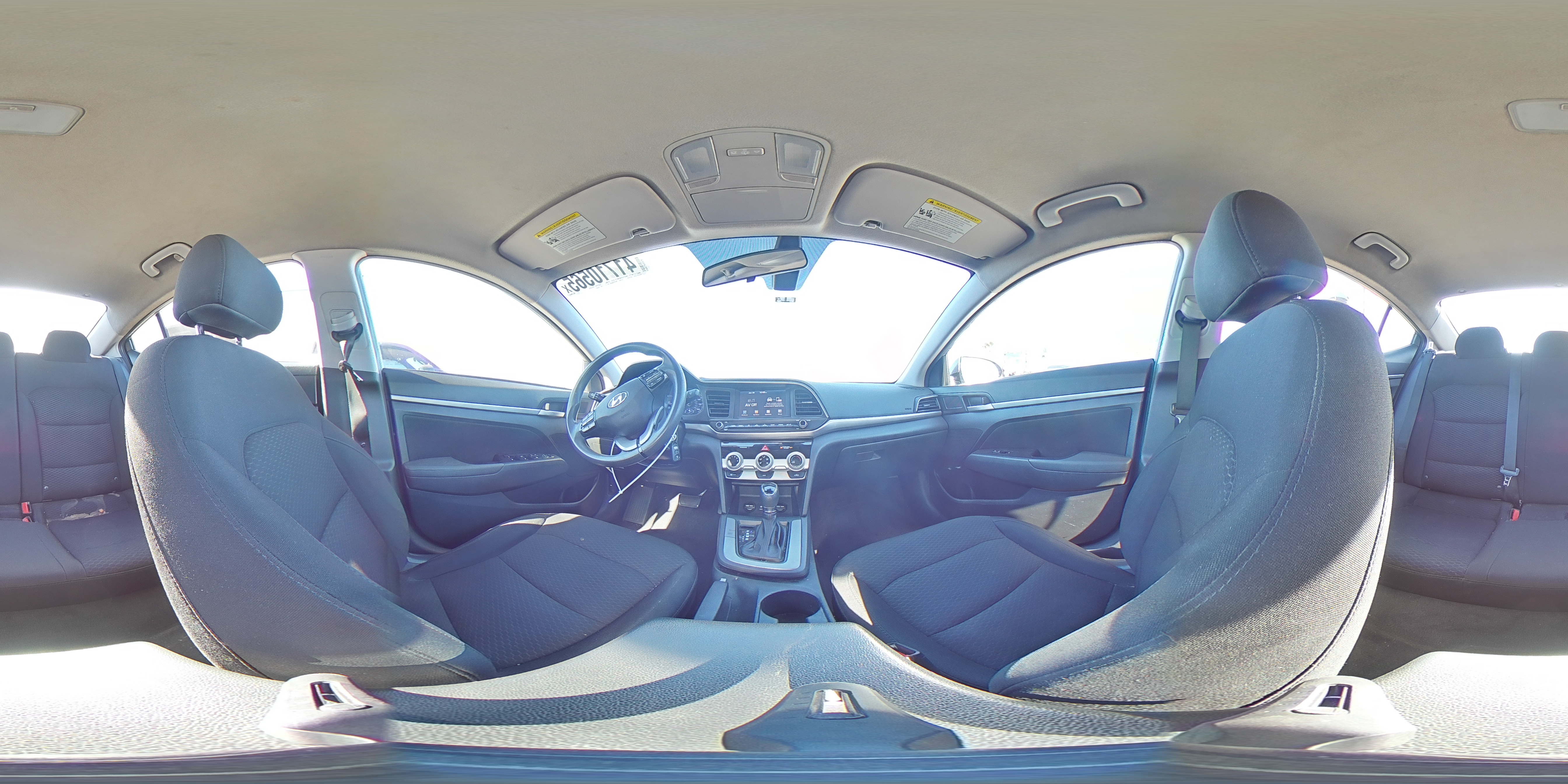 2019 Hyundai Elantra - Image 13