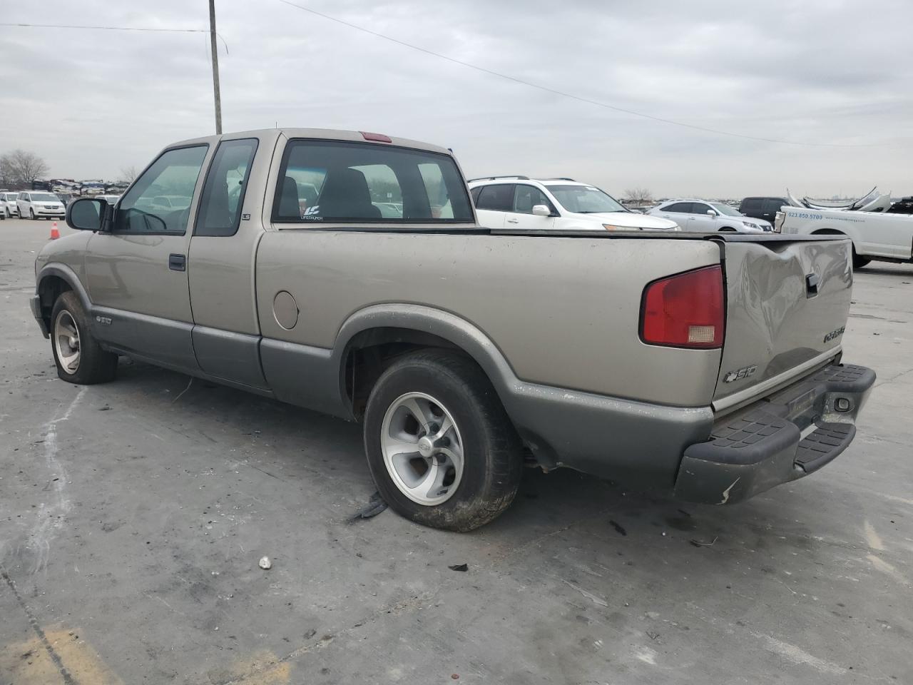 2000 Chevrolet S-10 Pickup - Image 2