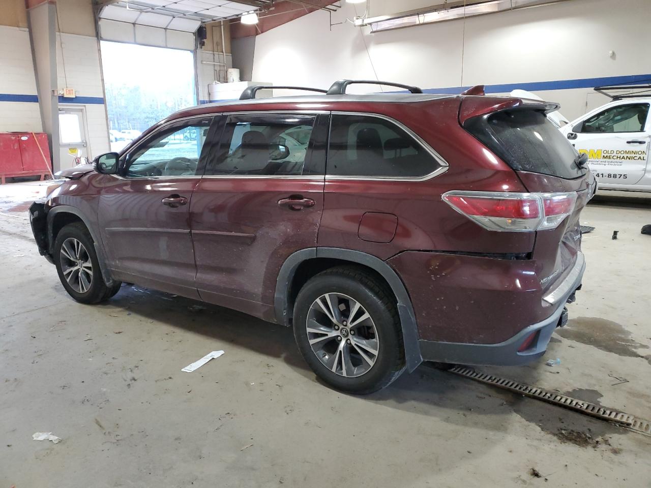 2016 Toyota Highlander - Image 2