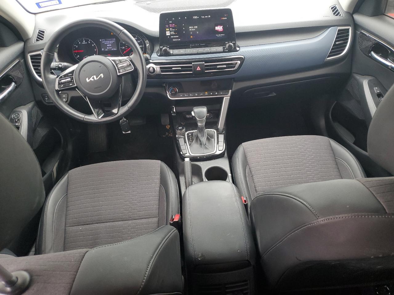 2023 Kia Seltos - Image 8