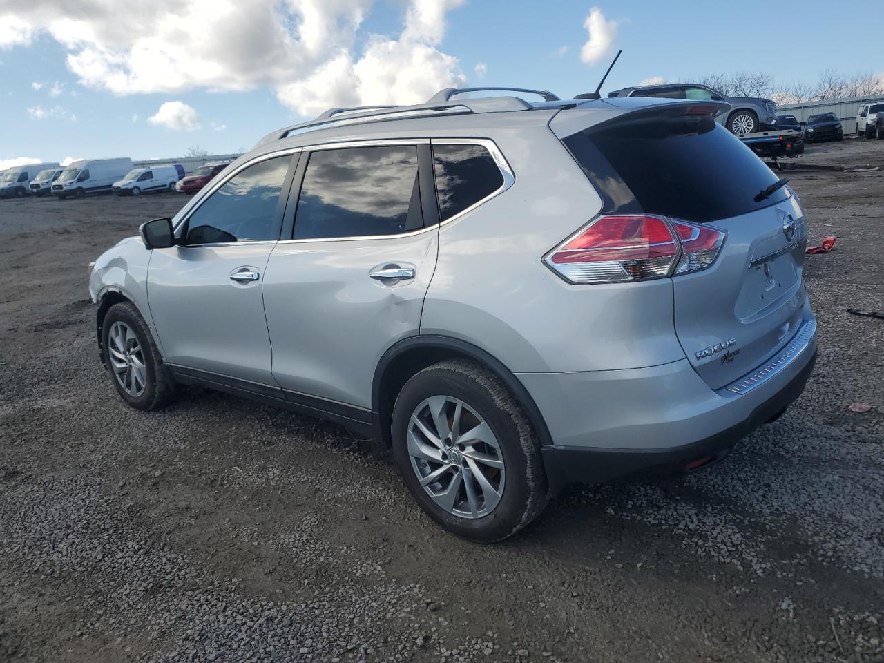 2015 Nissan Rogue - Image 2