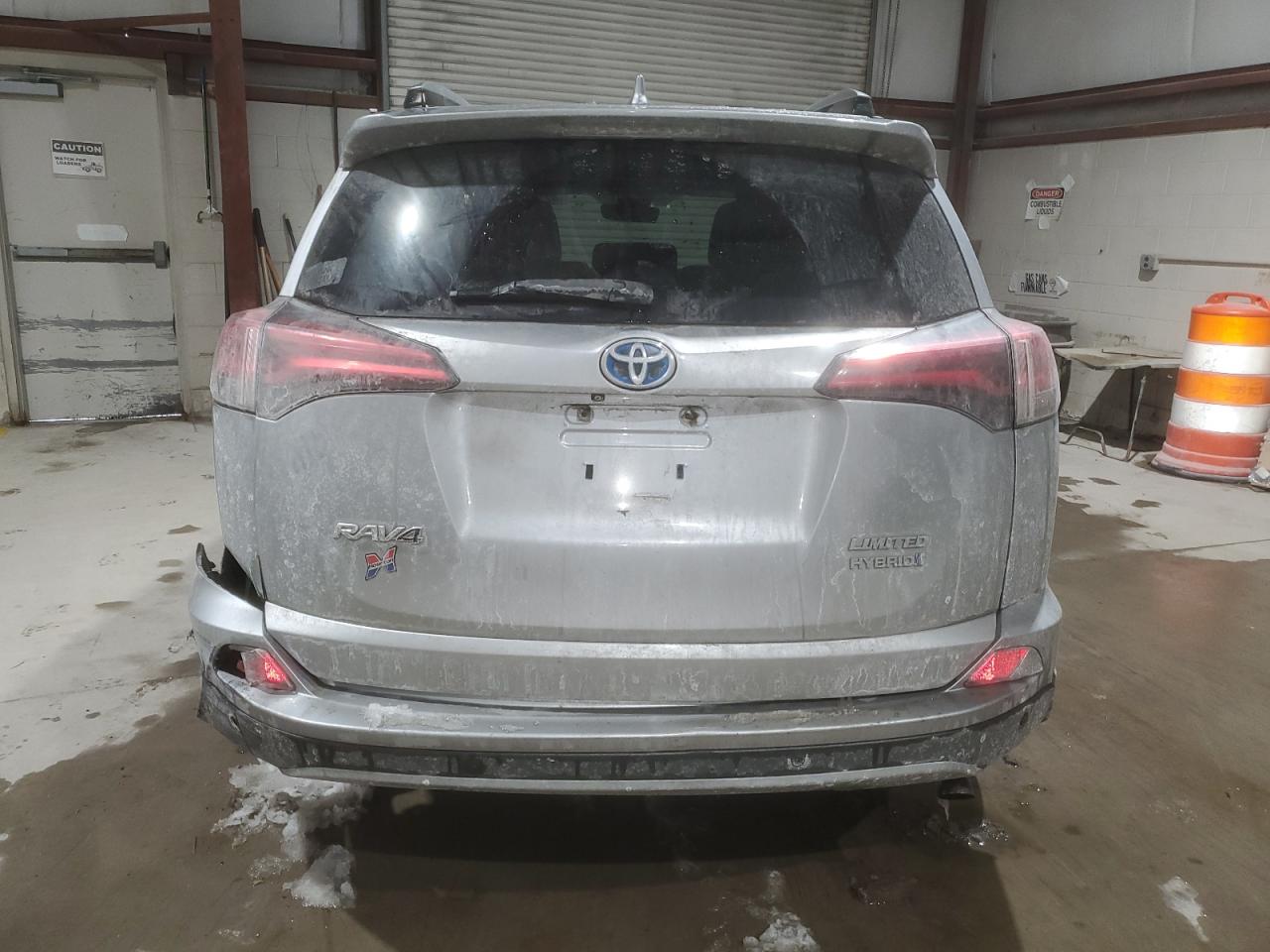 2017 Toyota RAV 4 - Image 6