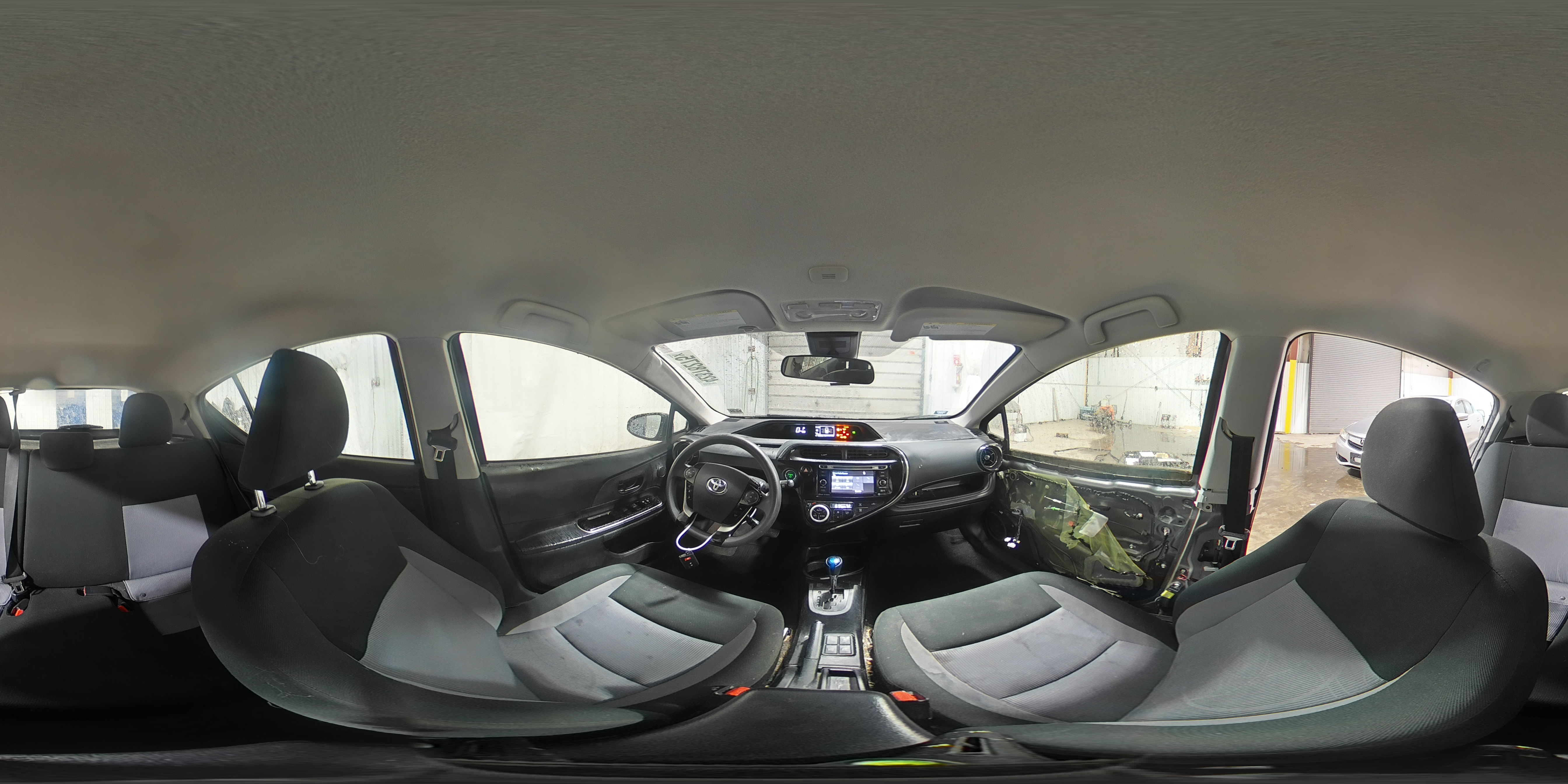 2019 Toyota Prius - Image 16