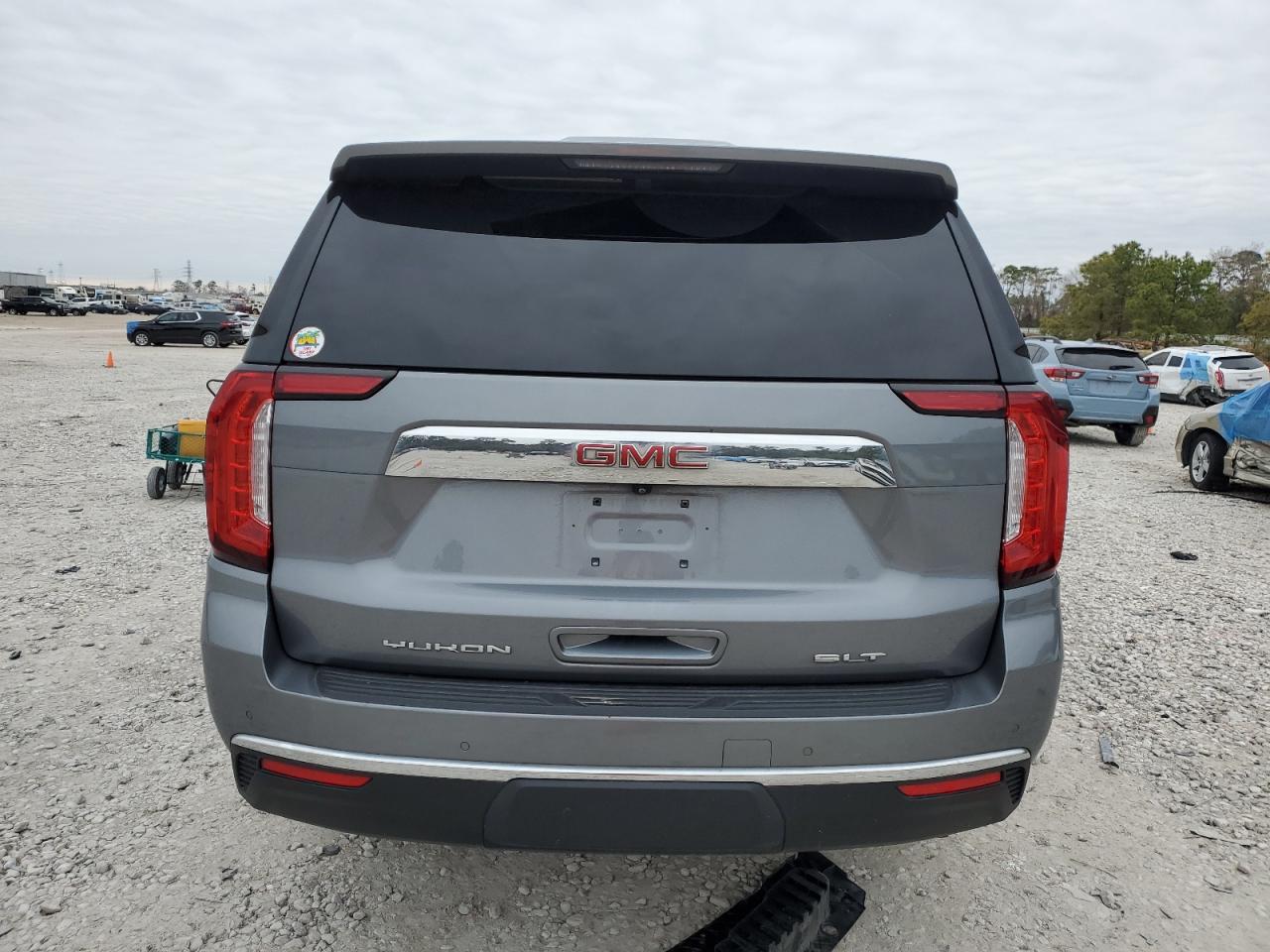 2022 GMC Yukon - Image 6