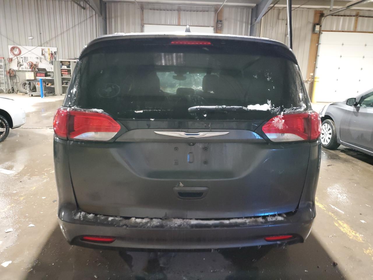 2017 Chrysler Pacifica - Image 6