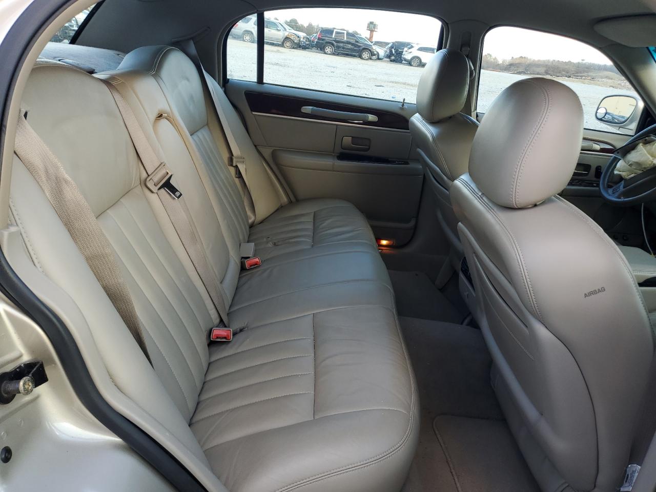 2004 Lincoln Continental - Image 11