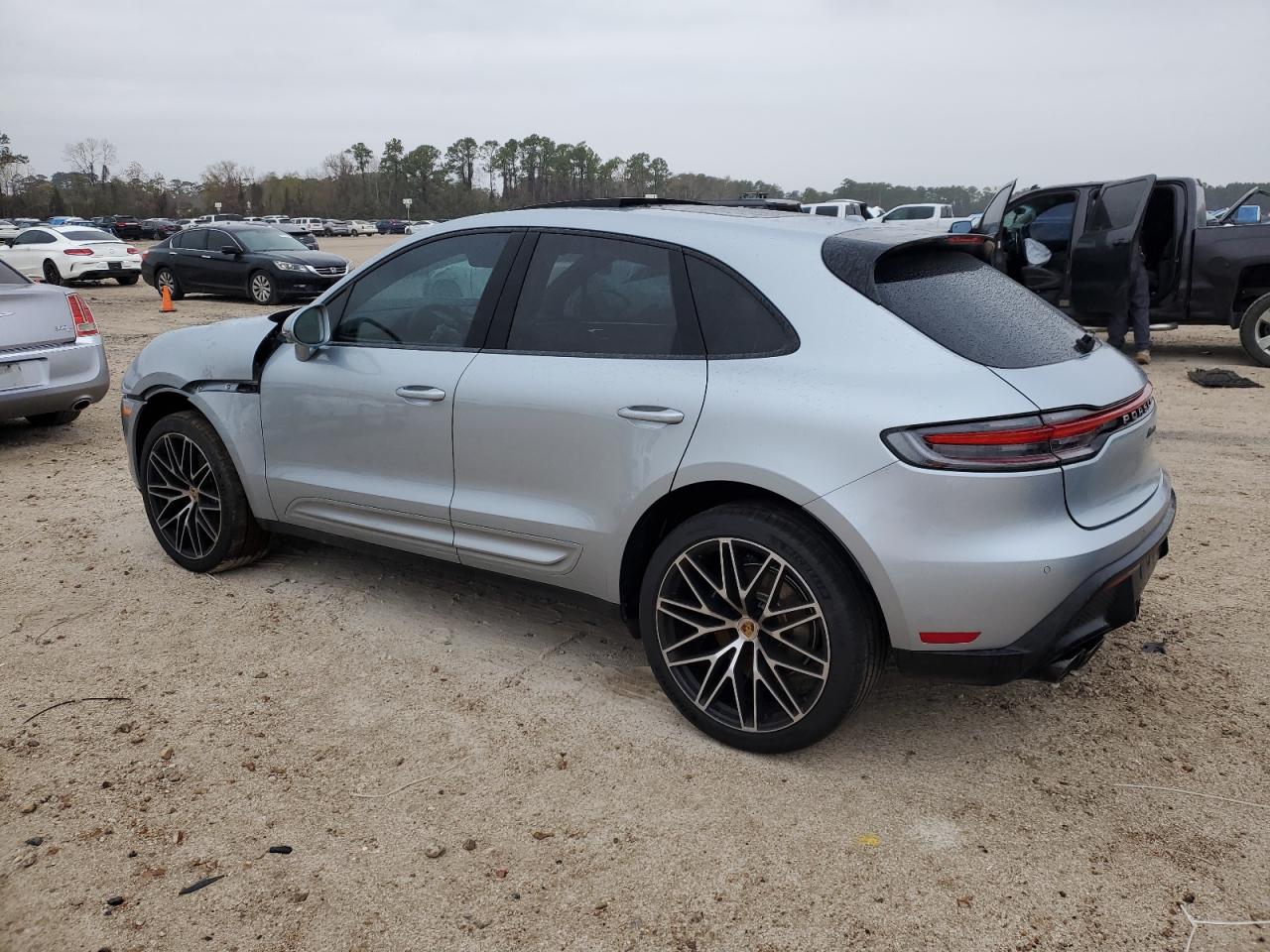 2024 Porsche Macan - Image 2