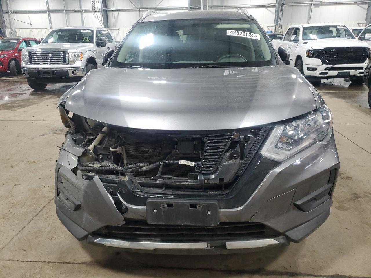 2017 Nissan Rogue - Image 5