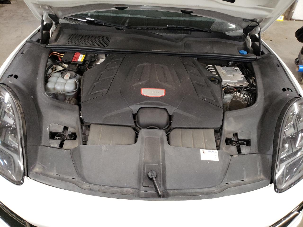 2020 Porsche Cayenne - Image 12