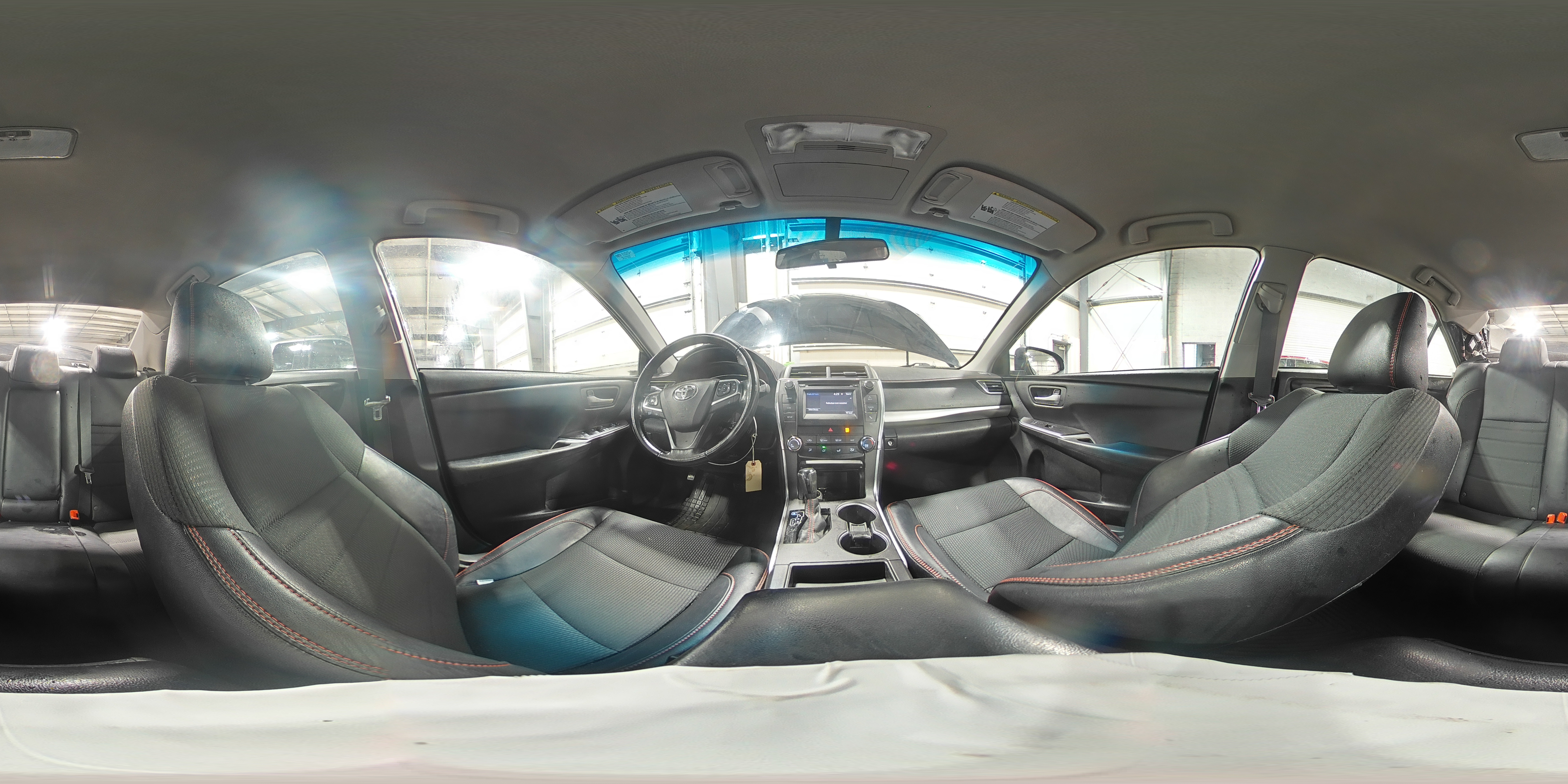 2016 Toyota Camry - Image 15