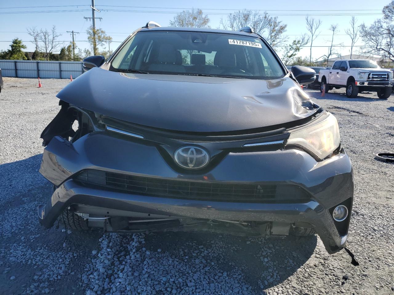 2018 Toyota RAV 4 - Image 5