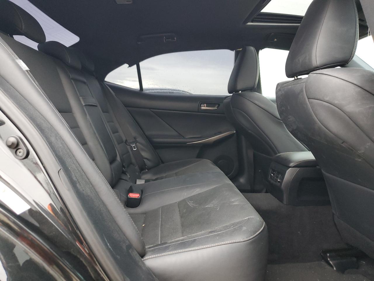 2018 Lexus IS - Image 10