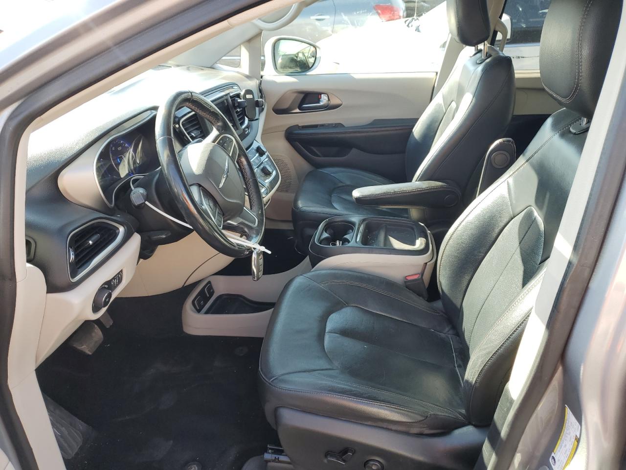 2020 Chrysler Pacifica - Image 7