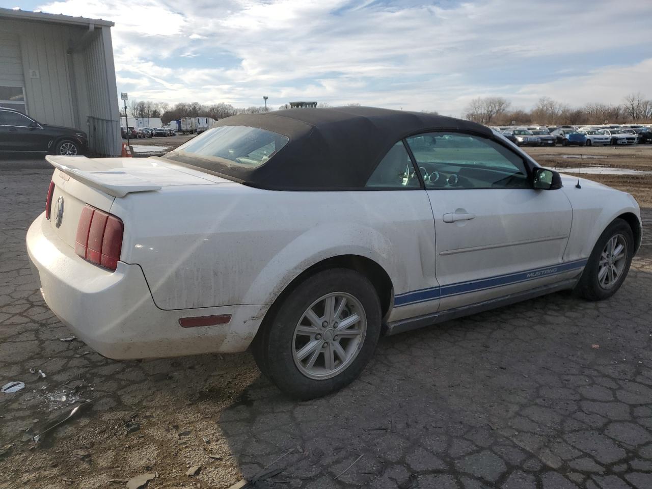 2008 Ford Mustang - Image 3